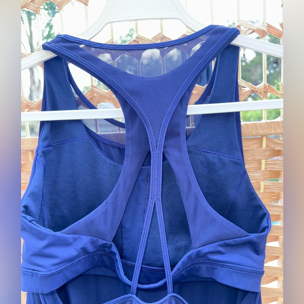 Lululemon Gear Up Tank with Built-in Bra Size 8 in Hero Blue EUC - Picture 5 of 6